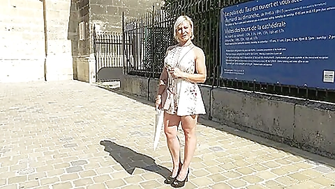 Stunning cougar with a nice booty and sexy face caught