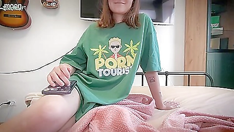 Russian amateur teen is getting her pussy stretched