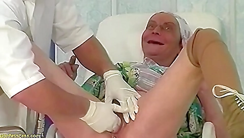 German granny with hairy pussy gets her pussy fucked