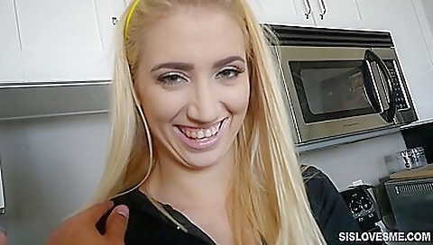 Amateur blonde with small titties gets facial after cumshots