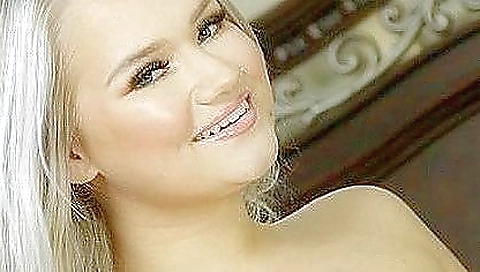 Sexy blonde with a hot body that loves to be watched