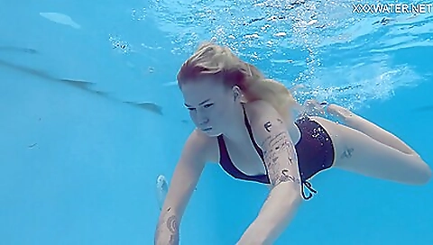 Blonde gets naked in the shower and goes for some underwater sex