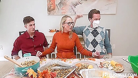 Sinful Natalie Brooks And Crystal Clark - Blowjob Dirt