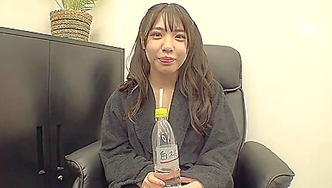 Asian girl plays with guys and she knows how to do it