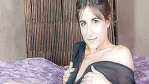 Solo female is making video on vr porn with herself