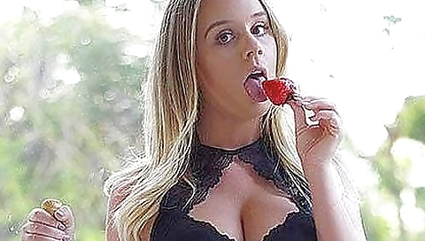 Sexy and seductive woman in vr porn 18+ and doggy style