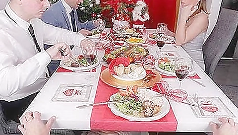 Mature blonde with a sexy ass is having a vr porn party