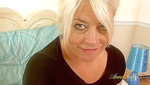 amateur blonde mature with a nice figure fingers her box 2