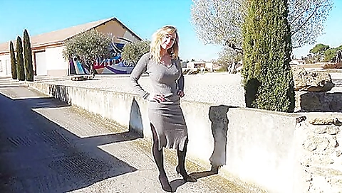 Blonde with large tits enjoys a fantastic threesome