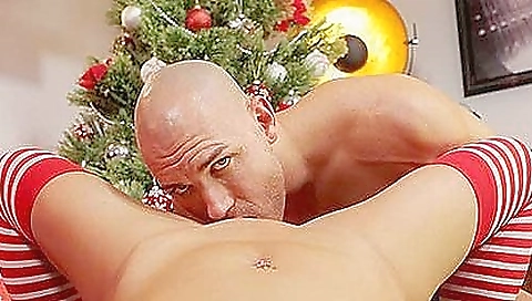 Hot brunette with sexy ass rides a cock in VR porn