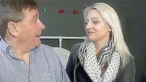 Stunning blonde babe shows off her sexy body and sexy ass