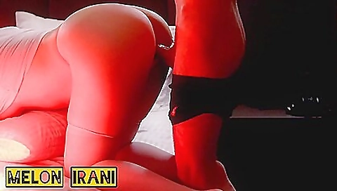 Amateur big ass brunette has two toys in her mouth and pussy